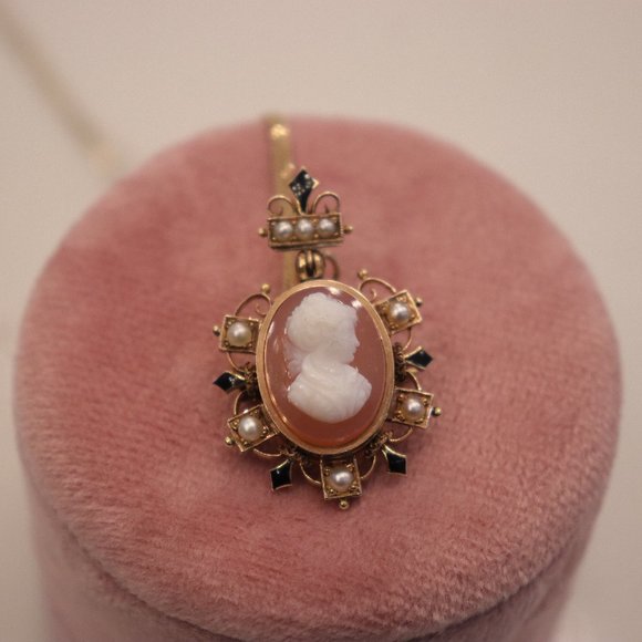 14ky Enamel and Seed Pearl Hard Shell Cameo - Picture 1 of 6